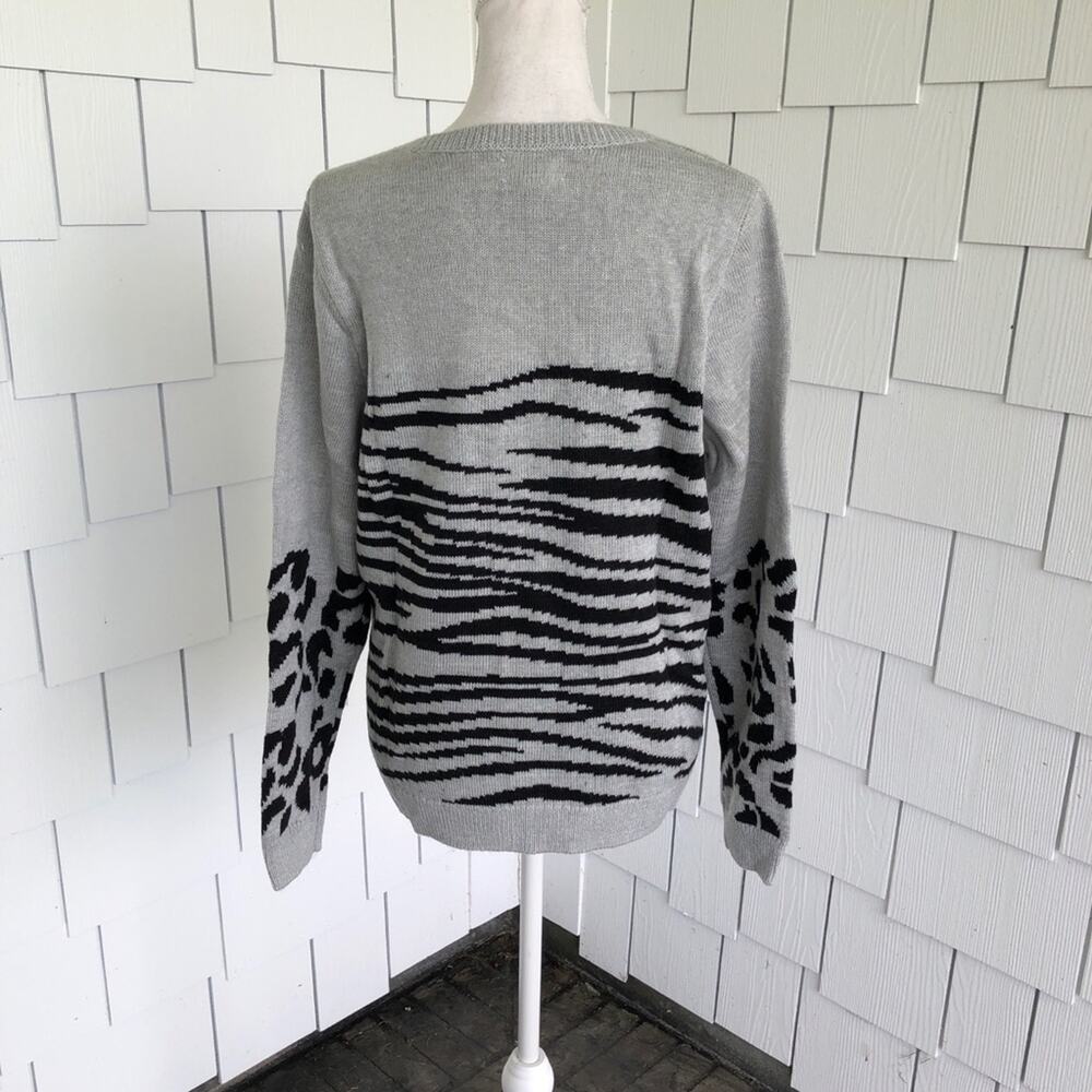 Lucky Brand Women's Gray/Black Animal Print Crew Neck Long Sleeve Sweater - Picture 6 of 6